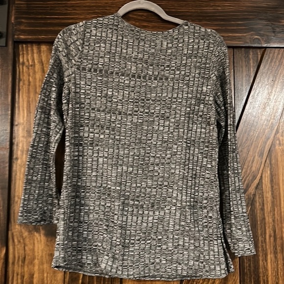 Chenault Women’s Medium sweater - Picture 4 of 11